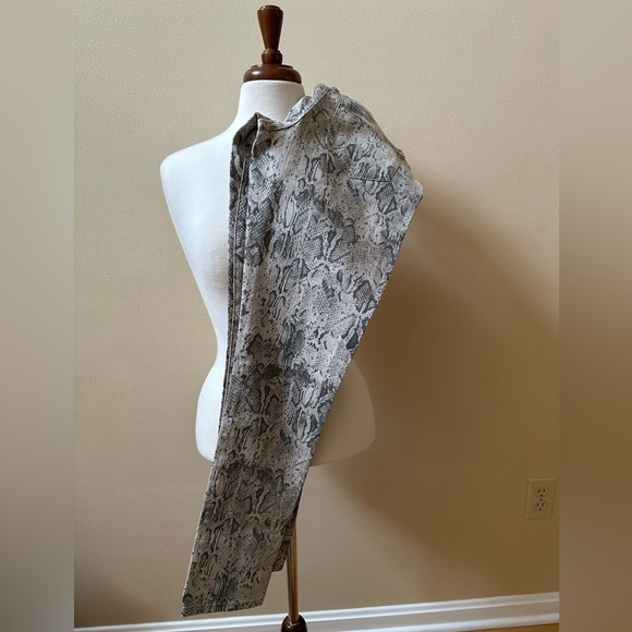 Limited Jeans 678 snake skin print, Sz 2, Strait Lines Low Rise Slim Hip/thigh - Picture 5 of 7